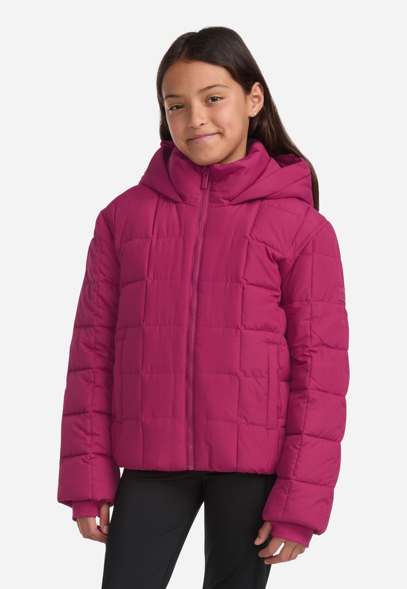 Jachetă puffer fucsia cu glugă, av�ând un model matlasat, închidere cu fermoar și manșete ribbed. Textură moale, croială relaxată.
