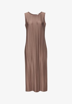 Langes, ärmelloses Kleid in Hellbraun, mit vertikalen Falten und rundem Ausschnitt. Glatte Textur mit schlanker, gerader Silhouette.