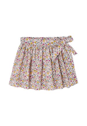 Rock mit Blumenmuster in Rosa, Gelb und Orange, mit geraffter Taille und einer auf der Seite gebundenen Schleife auf weißem Stoff.