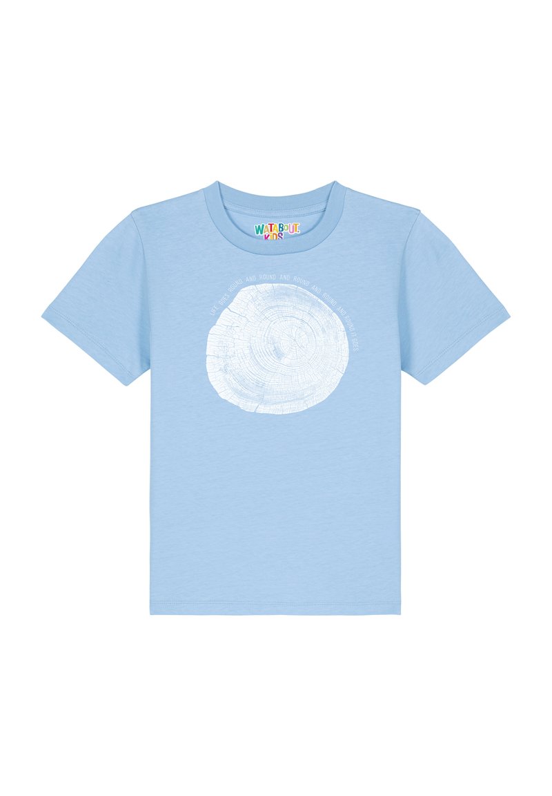 T-shirt en coton bleu clair avec un graphique d'anneau d'arbre blanc au centre et du texte autour du design. Manches courtes et col rond standard.