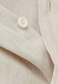 IUMAN Intimissimi Uomo MANDARIN-COLLAR - Camisa - natürlich white linen