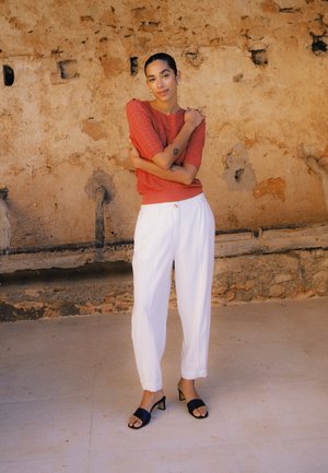 b.young MULINA czerwony melanż