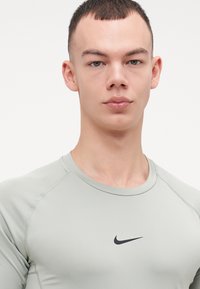 Nike Performance T-shirt de sport - jade horizon/black