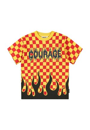 Kortärmad t-shirt i röd och gul rutmönster, har "COURAGE" i svart med eldgrafik längst ner.