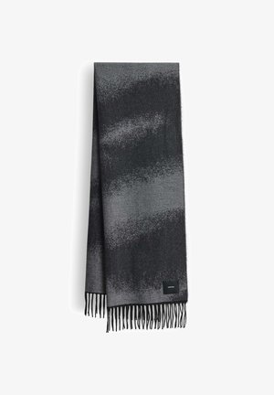 Sciarpa rettangolare a fantasia nera e grigia, con bordi frangiati, realizzata in tessuto morbido e caratterizzata da un delicato design sfumato.