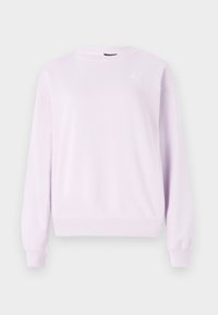Lilac mikina, kas izgatavota no mīksta auduma, ar apaļu kaklu, ribotām piedurknēm un mazu baltu logotipu kreisajā augšējā stūrī.