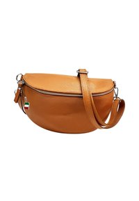 Tan leren hobo-tas met een gestructureerd oppervlak, een ritssluiting bovenaan en een verstelbare schouderband. Voorzien van een klein kleurrijk label. Cirkelvormig ontwerp.