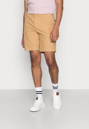 FAVE GARMENT DYED CARGO - Shorts - sand