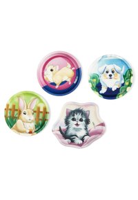 Set van vier kleurrijke plastic borden met cartoonachtige huisdieren: een cavia, konijn, corgi en kitten, elk met een unieke achtergrond.