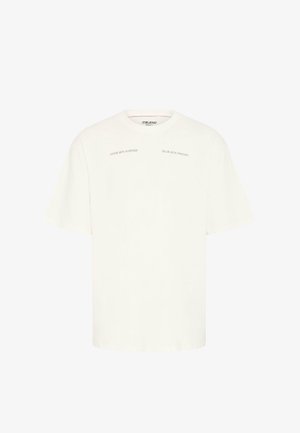 Hvit bomulls-T-skjorte med korte ermer, med teksten "SKATE WITH PURPOSE" og "GLIDE WITH PASSION" trykt i grått over brystet.