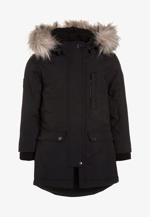 Parka noire avec une capuche doublée en fausse fourrure, fermetures éclair et boutons-pression, deux poches avant, poignets côtelés et un ourlet arrière plus long.