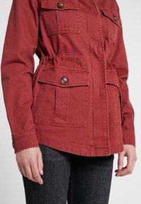 New Look Kevyt takki - orange