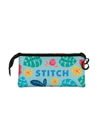 Etui met een lichtblauwe stof, versierd met tropische bladeren en bloemen, en het woord "STITCH" in vetblauwe letters, met een zwarte rits.