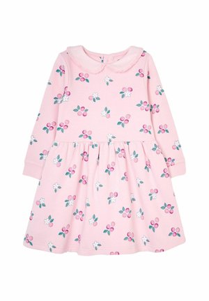 Rosa langärmliges Kleid mit Blumen- und Beerenmuster. Weicher Stoff, runder Kragen und geraffter Rock für eine schwingende Silhouette.