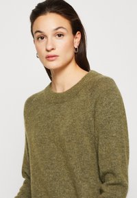Selected Femme SLFLULU LS O-NECK B NOOS - Džemperis - dusky green/melange