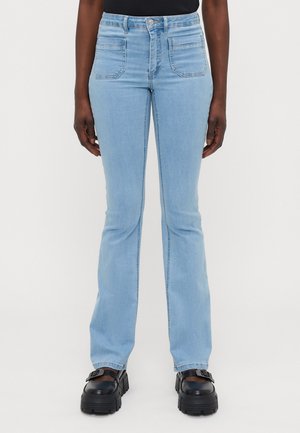 ONLWAUW POCKET - Flared Jeans - light blue denim