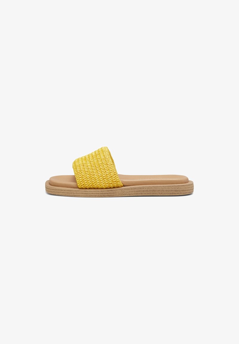 Sandale slide à bride tissée jaune avec semelle intérieure rembourrée couleur tan et semelle extérieure beige texturée, vue de côté.