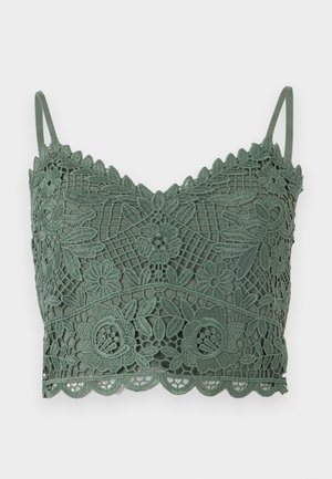 Πράσινο δαντελένιο crop top με λεπτές τιράντες και λεπτομέρειες με κεντήματα λουλουδιών, με κυματιστές άκρες στο τελείωμα και στο ντεκολτέ.