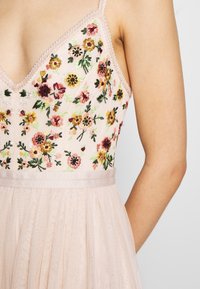 Needle & Thread Festklänning - pink