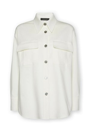 Weißes Langarmhemd mit spitzem Kragen, sechs vorderen Knöpfen und zwei aufgesetzten Brusttaschen mit Klappen.