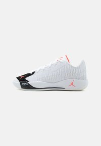 Επιλέχθηκε, white/bright crimson/black/sail