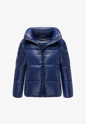 Granatowa kurtka puchowa z wysokim kołnierzem, zapięciem na zamek i guzikami. Wykonana z błyszczącego, lekkiego materiału z pikowanymi sekcjami.