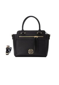 Borsa a mano in pelle nera con finitura testurizzata, accessori in oro, tasca con zip frontale e tracolla staccabile. Dettaglio logo quadrato sul davanti.