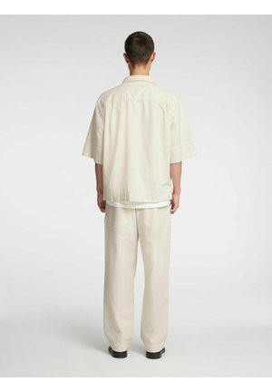 LOOSE FIT - Auduma bikses - coconut milk