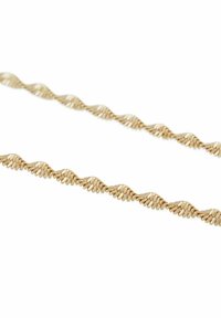 Guldvriden kedja med en vågig design och sammanlänkade element som visar en slät yta och reflekterande finish.