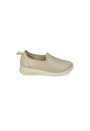Scarpa beige senza lacci con suola imbottita, collo morbido, linguetta sul tallone e logo discreto sul lato, progettata per un uso casual.
