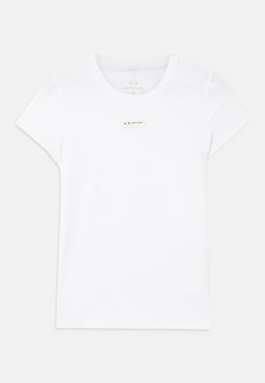 White short-sleeve t-shirt made of soft cotton, featuring a small branded label on the front, round neckline, and a regular fit.