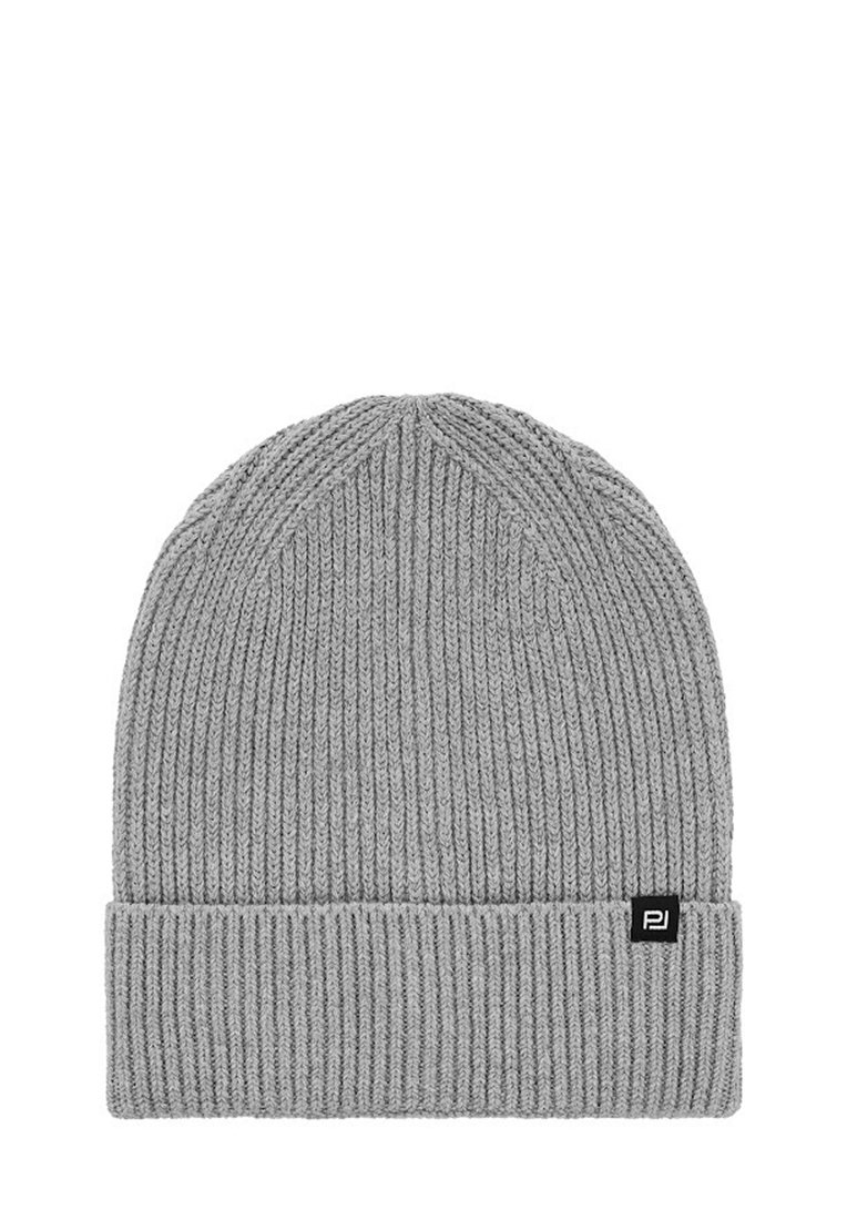 Szary dziany czapka beanie z prążkowanym wzorem; posiada podwinięty brzegi i małą czarną metkę z logo po boku. Okrągły wzór u góry.