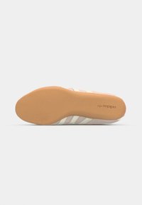 adidas Originals TOKYO UNISEX - Sporta apavi - quartz/off white
