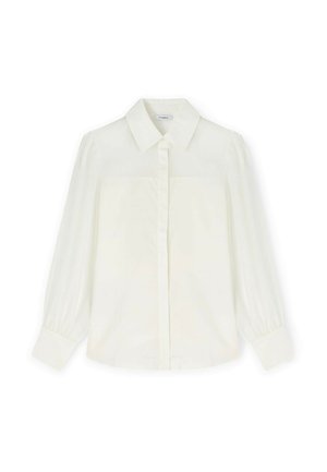 Blusa bianca a maniche lunghe con colletto a punta, bottoni frontali nascosti e maniche con polsini, distesa su uno sfondo bianco.