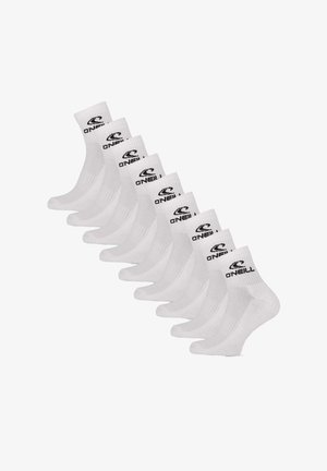 Zehn Paare weiße Sportsocken mit schwarzem O'Neill-Logo am Bündchen, diagonal auf weißem Hintergrund angeordnet.