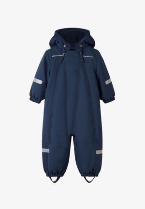 Marineblå vandtæt snitdragt med hætte foret med fleece, elastiske manchetter, to frontlommer og reflekterende striber på ærmerne og benene.