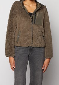 Vero Moda Chaqueta de invierno - brown