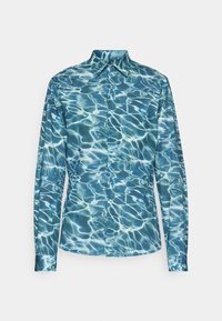 Camicia a maniche lunghe con motivo ad acqua blu, realizzata in tessuto morbido. Colletto e polsini con chiusura a bottoni, decorati con un design dettagliato a onde.