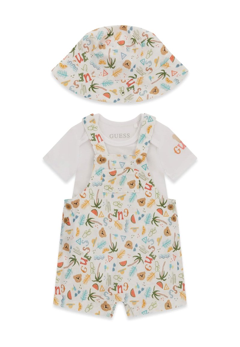Strój dla malucha z białą koszulką na krótki rękaw, wzorzystym ogrodniczkiem i dopasowanym kapeluszem z szerokim rondem, zdobione motywami niedźwiedzi, palm i zabawnych kształtów.