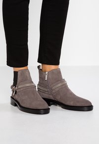 Steffen Schraut Botines bajos - grey