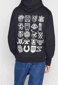Lyle & Scott Mikina s kapucí - black
