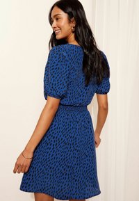 Friends Like These PUFF SLEEVE SHIRRED WAIST MINI - REGULAR FIT - Rochie de zi - blue