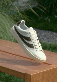 Wybrany, white avorio/leef green/off white