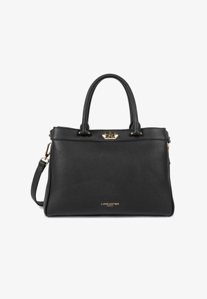 Sac à main en cuir noir avec une finition texturée, doté de deux poignées, d'une bandoulière amovible et de quincaillerie dorée. Logo embossé sur le devant.