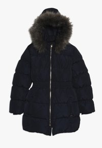 Abrigo de invierno acolchado de color azul marino con cremallera frontal, cintura elástica, bolsillos laterales y capucha con borde de piel para climas fríos.