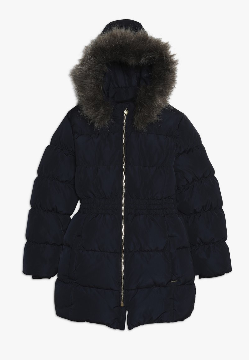 Abrigo de invierno acolchado de color azul marino con cremallera frontal, cintura elástica, bolsillos laterales y capucha con borde de piel para climas fríos.