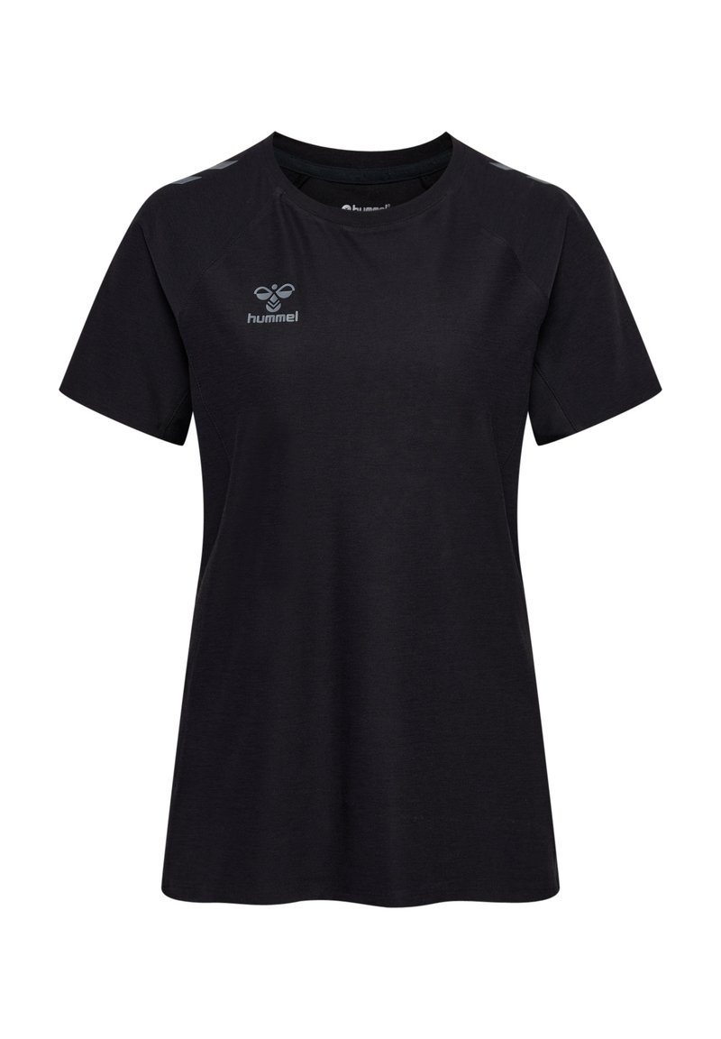 Czarna koszulka z krótkim rękawem, wykonana z oddychającego materiału, z okrągłym dekoltem i subtelnym logo na piersi. Podkreślone ramiona.