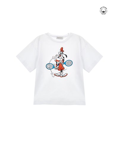 Weißes T-Shirt aus Bio-Baumwolle mit einem Cartoon-Charakter, der Tennis spielt. Auf der Vorderseite sind rote Akzente und blaue Schläger aufgedruckt.