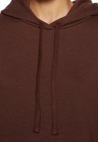 Monki Felpa con cappuccio - brown