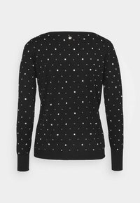 Pull noir avec manches longues, encolure large et motif intégral de sequins en or, argent et blanc sur le tissu noir.